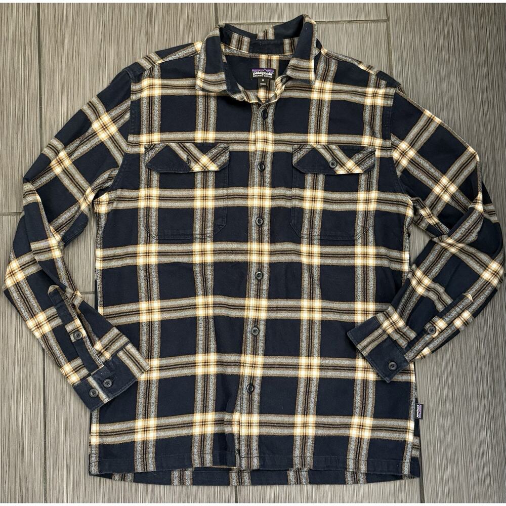Patagonia Men's Long-Sleeved Organic Cotton Midweight Fjord Flannel Shirt Medium